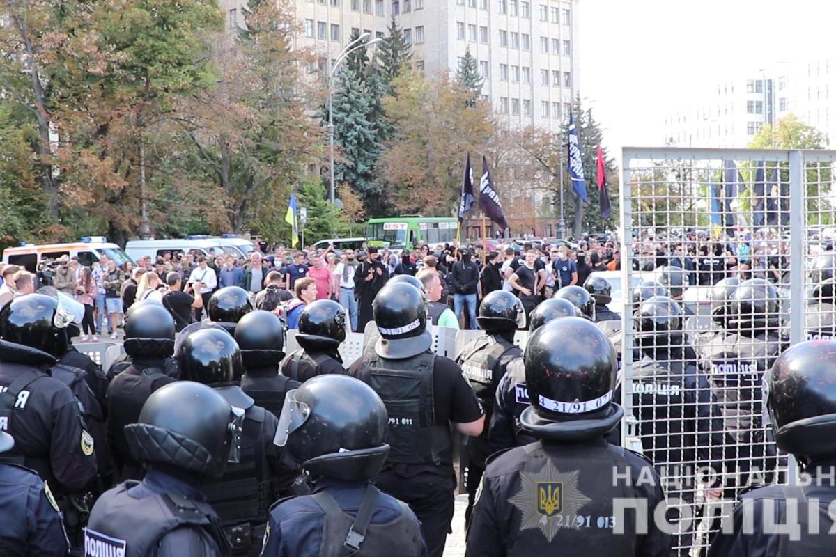 Потасовка после ЛГБТ-прайда в Харькове: Полиция задержала 17 человек Потасовка после ЛГБТ-прайда в Харькове: Полиция задержала 17 человек