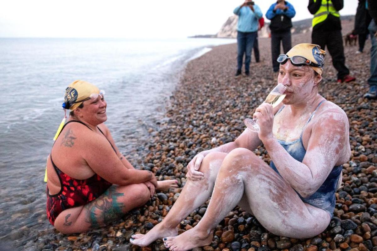 37-летняя американка четыре раза переплыла Ла-Манш