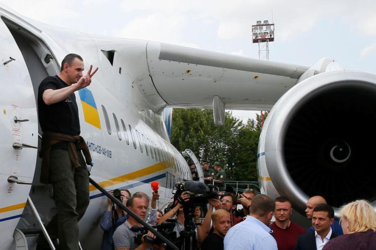 Освобожденные из плена украинцы получат по 100 тысяч гривен Освобожденные из плена украинцы получат по 100 тысяч гривен