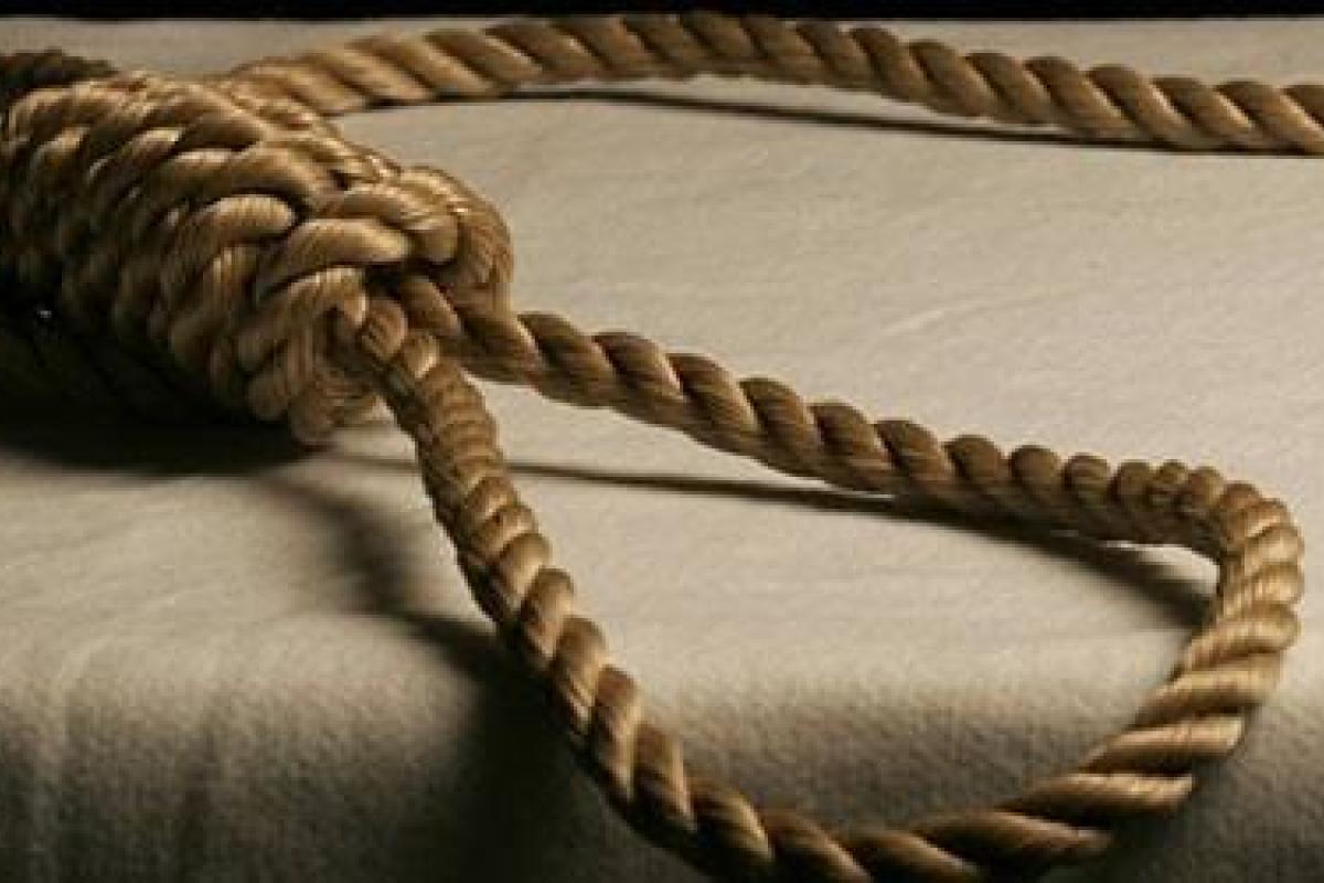 На Черкасчине повесилась многодетная мать На Черкасчине повесилась многодетная мать
