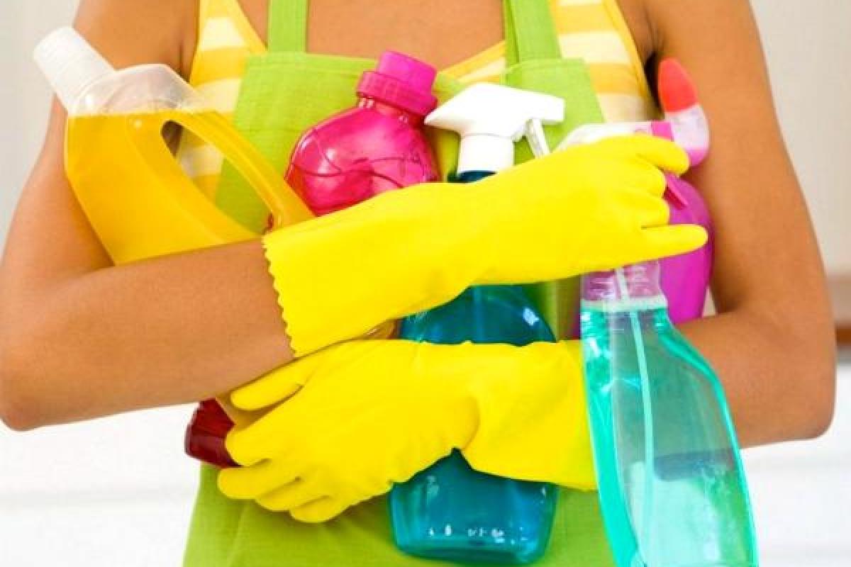 Как защитить руки во время уборки