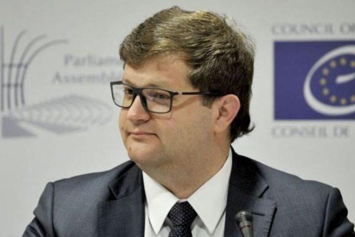 "Буду работать для Украины со званием или без": Арьев об отмене дипломатических рангов