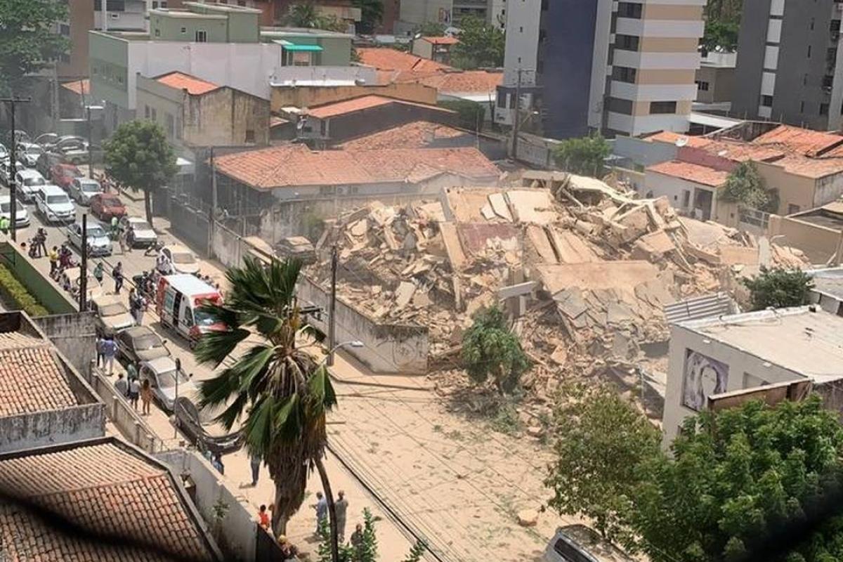 В Бразилии обрушился 7-этажный жилой дом: под завалами люди