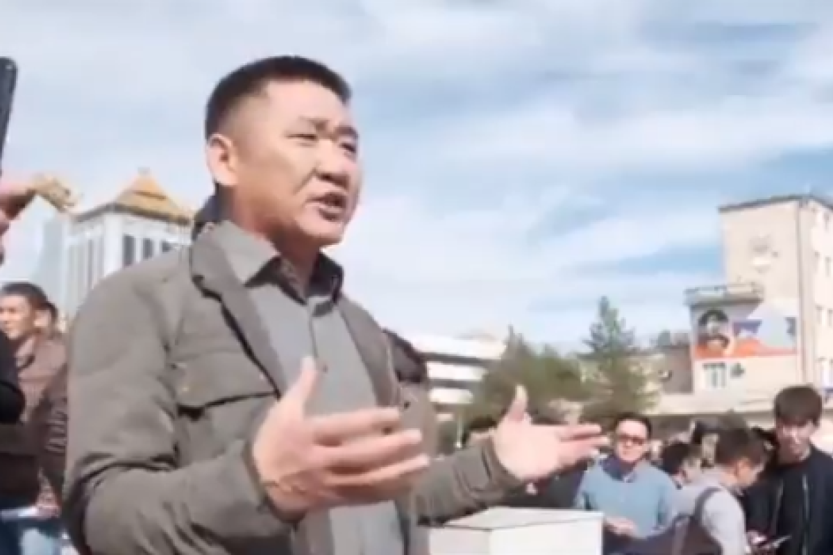 Бунт против Трапезникова: Калмыки заговорили на украинском языке из-за назначения ДНРовца мэром Бунт против Трапезникова: Калмыки заговорили на украинском языке из-за назначения ДНРовца мэром