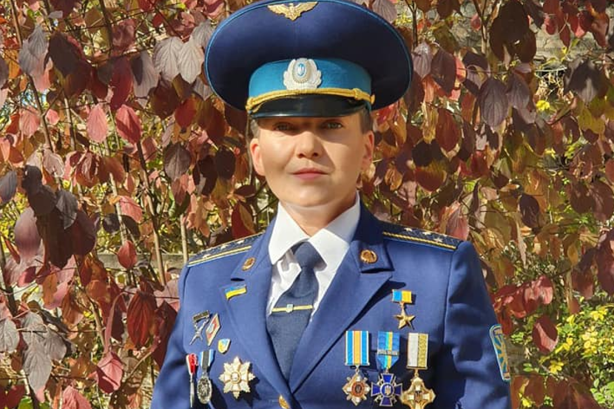 "Сильная, красивая женщина-воин": Савченко сменила платье на военный мундир "Сильная, красивая женщина-воин": Савченко сменила платье на военный мундир