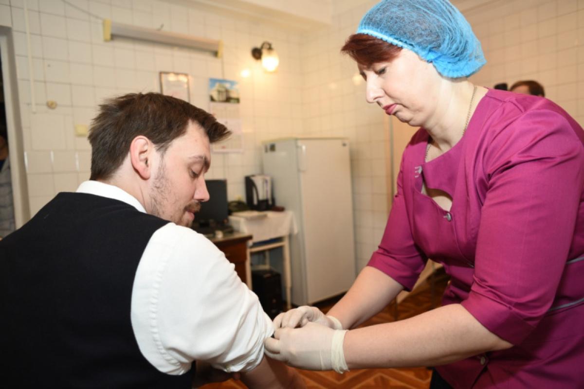 Правительство намерено вакцинировать 95% украинцев Правительство намерено вакцинировать 95% украинцев