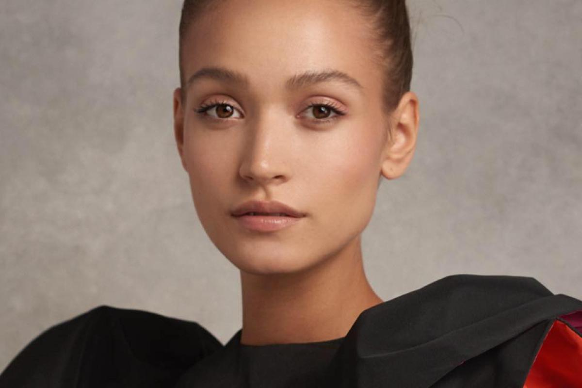 Правительство выбрало лицо "государства в смартфоне": фото украинской красотки Правительство выбрало лицо "государства в смартфоне": фото украинской красотки