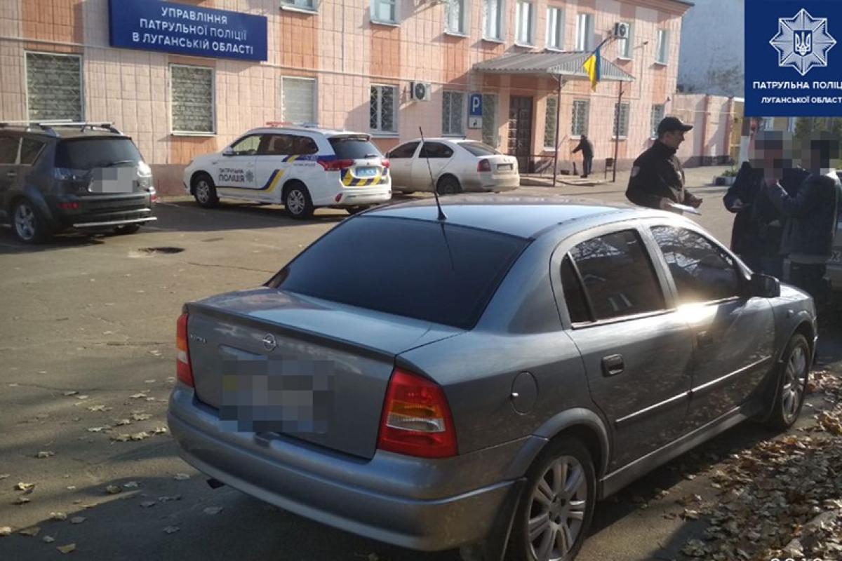 Стукнул и скрылся: В Лисичанске горе-водителю не удалось избежать наказания Стукнул и скрылся: В Лисичанске горе-водителю не удалось избежать наказания