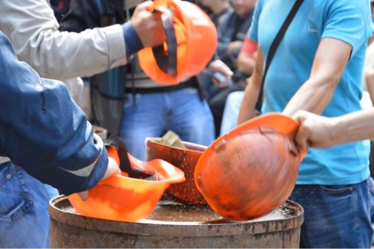 На Донбассе сотни шахтеров выйдут протестовать из-за невыплаты зарплат На Донбассе сотни шахтеров выйдут протестовать из-за невыплаты зарплат