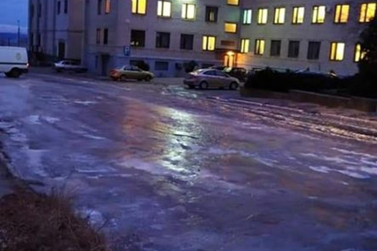 Кто на чем катается: лисичанский "каток" из нечистот в противовес харьковскому Кто на чем катается: лисичанский "каток" из нечистот в противовес харьковскому