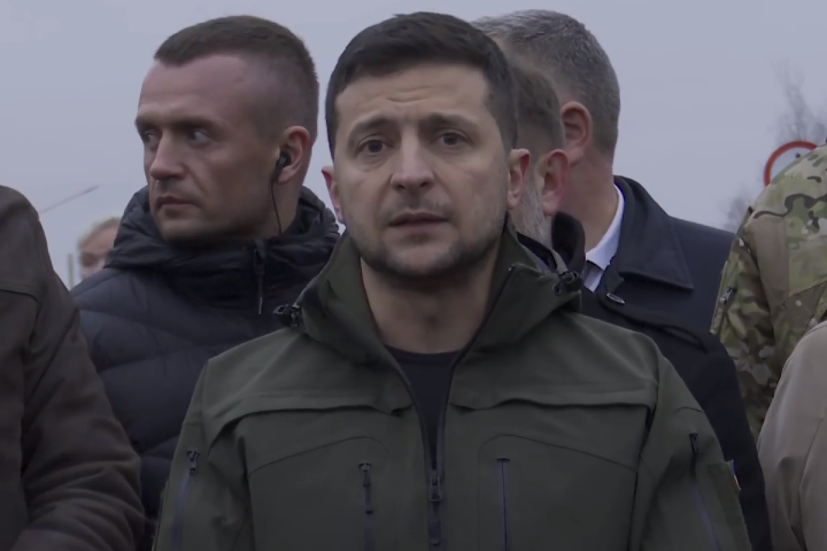 "Танк не проедет": Зеленский открыл мост в Станице Луганской