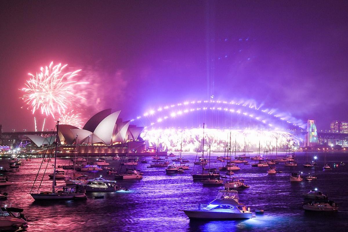 В Австралии встретили Новый год: видео грандиозного фейерверка в Сиднее В Австралии встретили Новый год: видео грандиозного фейерверка в Сиднее