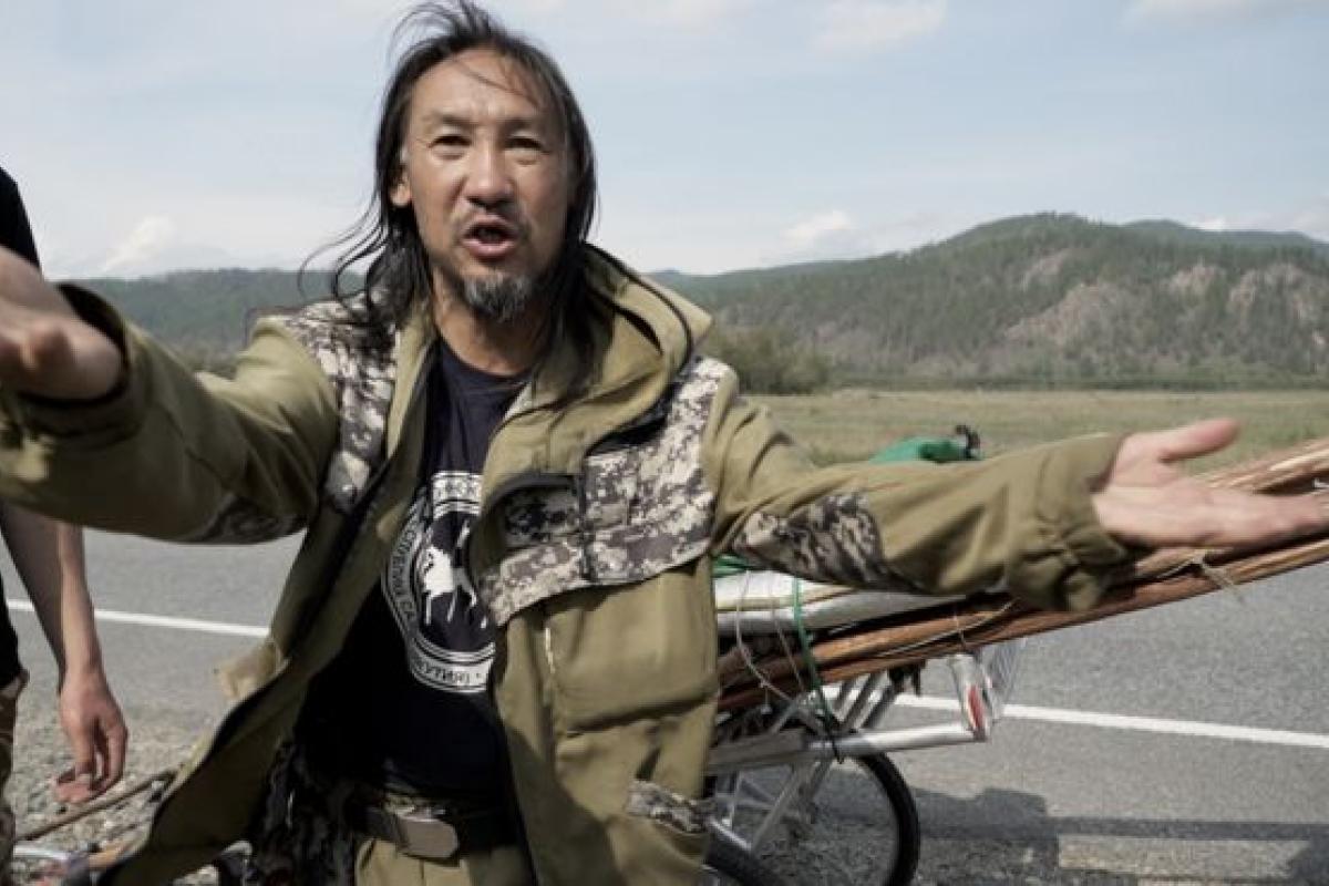 Якутский шаман возобновил свой поход на Москву ради "изгнания Путина" Якутский шаман возобновил свой поход на Москву ради "изгнания Путина"