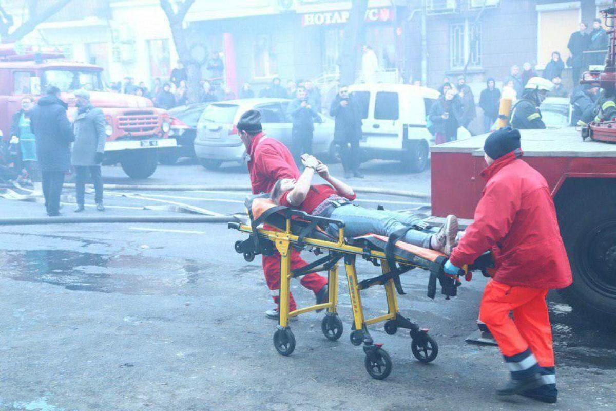 Пожар в одесском колледже продолжают тушить, одна из пострадавших умерла в больнице Пожар в одесском колледже продолжают тушить, одна из пострадавших умерла в больнице
