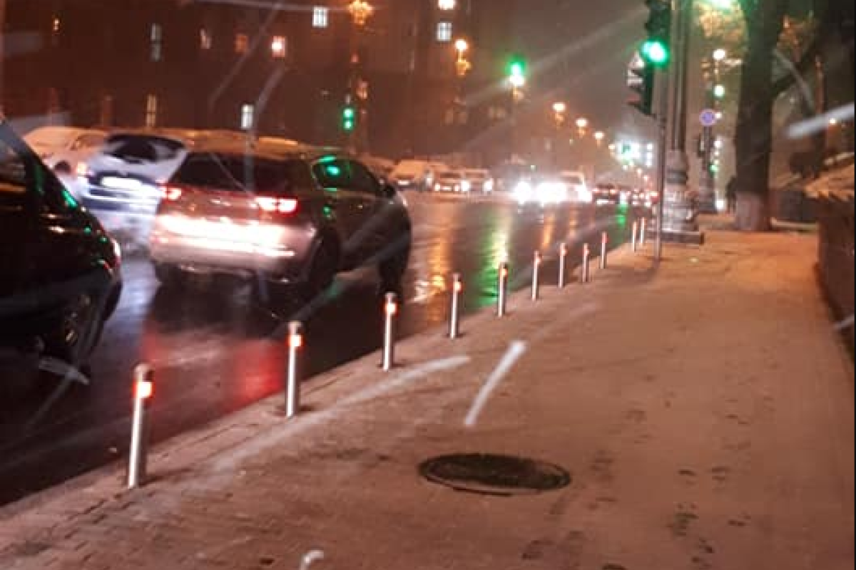 Киев накрыло снегом, спецтехника готова к "бою": кадры