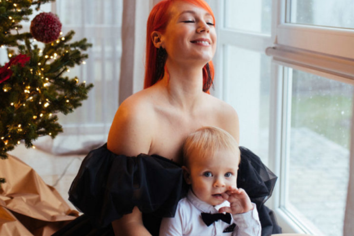 Светлана Тарабарова в новом клипе впервые показала публике годовалого сына Светлана Тарабарова в новом клипе впервые показала публике годовалого сына