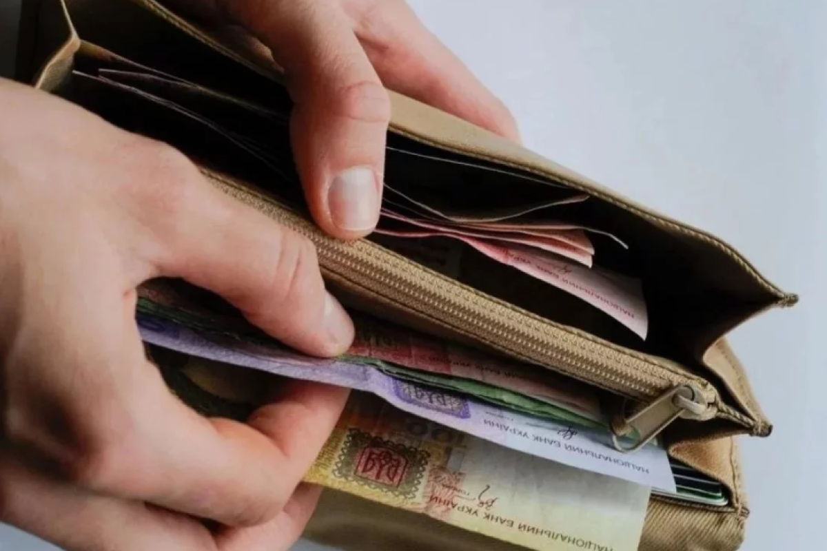 Зарплаты, пенсии и соцвыплаты в 2020 году в Украине: кому и сколько добавят Зарплаты, пенсии и соцвыплаты в 2020 году в Украине: кому и сколько добавят