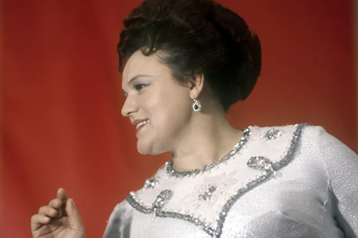 Любимые серьги Людмилы Зыкиной продали на аукционе Любимые серьги Людмилы Зыкиной продали на аукционе