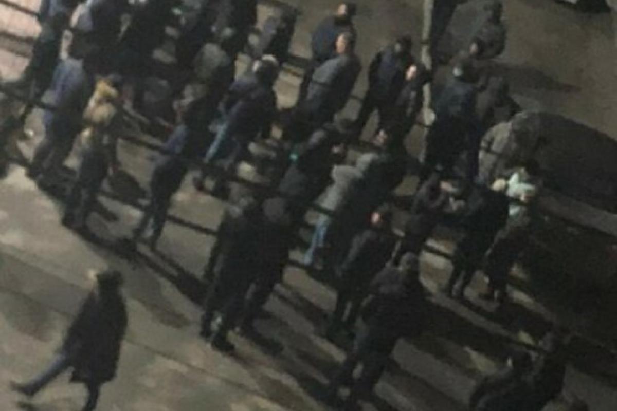 В Умани толпа с ножами и палками напала на евреев В Умани толпа с ножами и палками напала на евреев