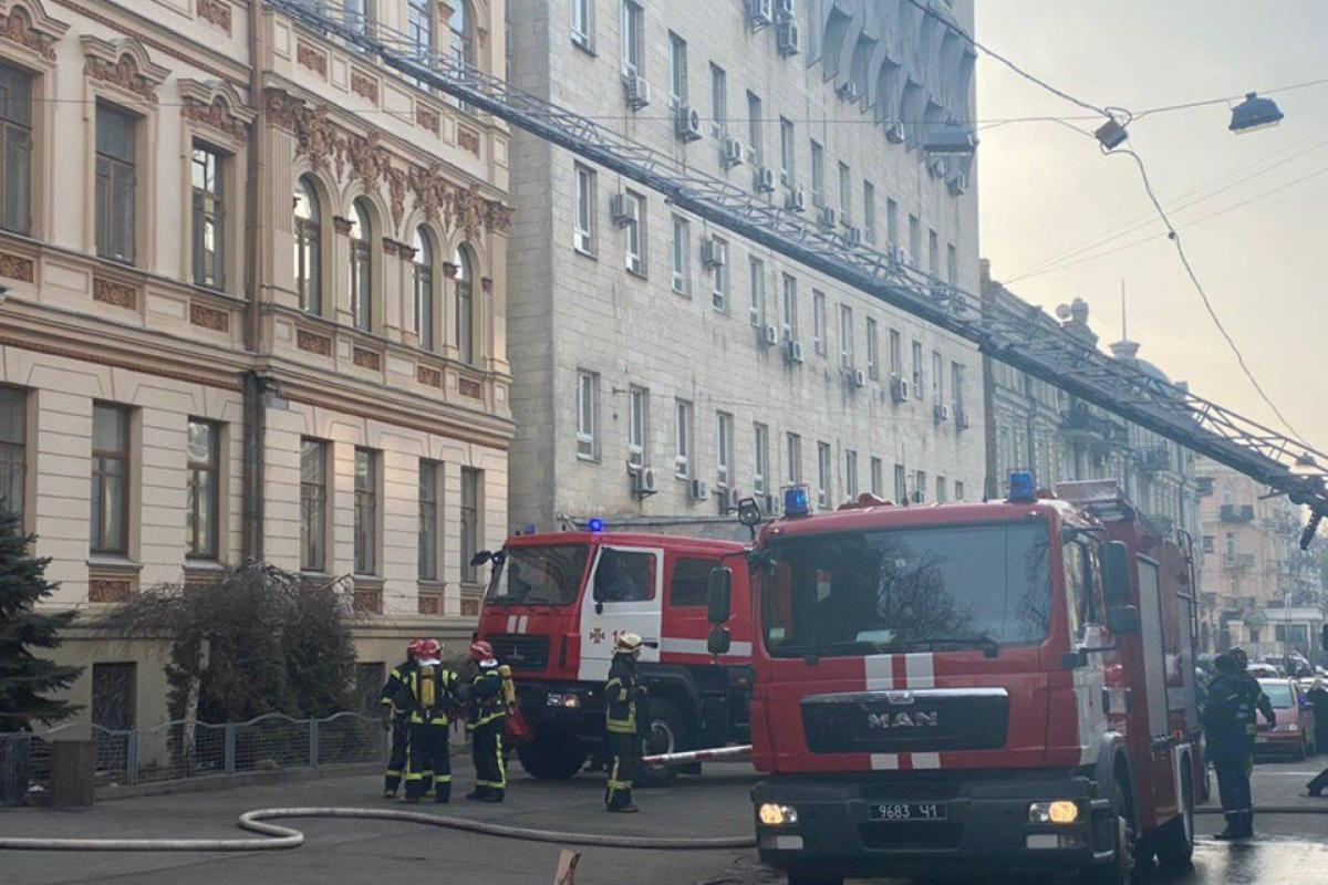 В Киеве произошел пожар в здании Министерства культуры: людей эвакуировали нацгвардейцы В Киеве произошел пожар в здании Министерства культуры: людей эвакуировали нацгвардейцы