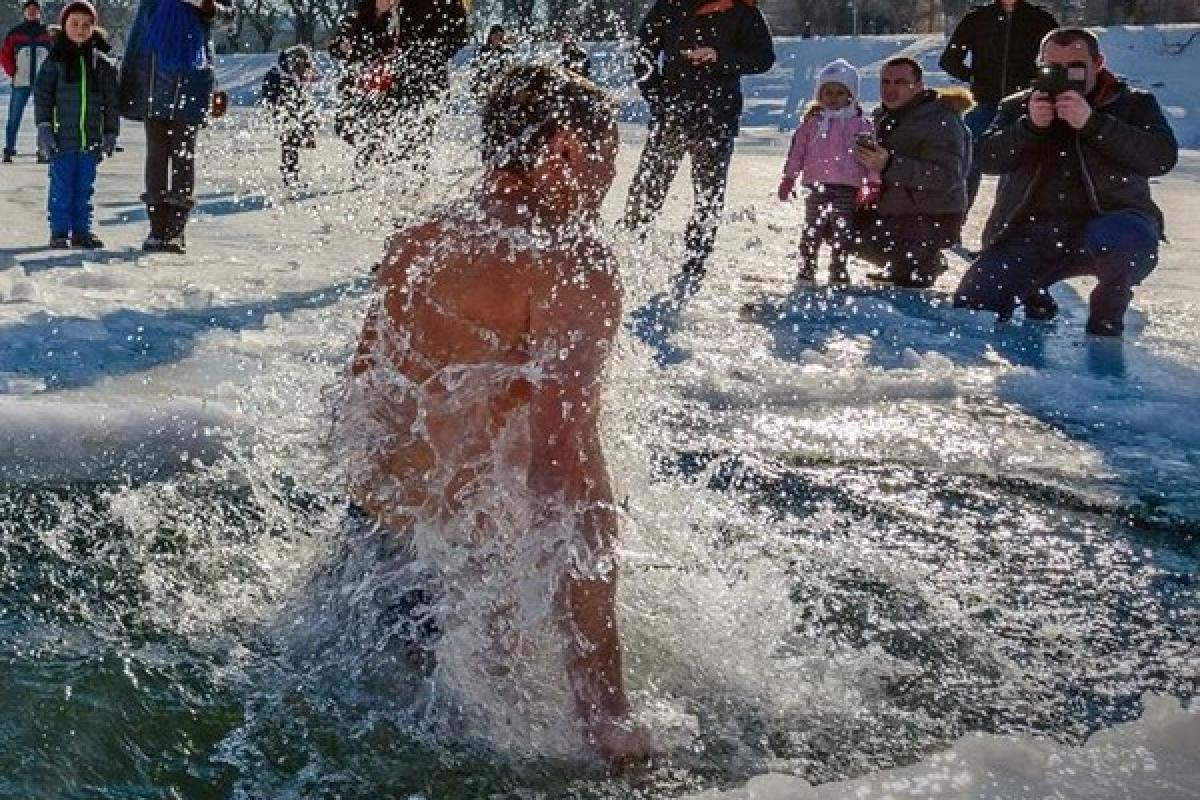 Крещение-2020: когда и как купаться, что категорически запрещено делать Крещение-2020: когда и как купаться, что категорически запрещено делать