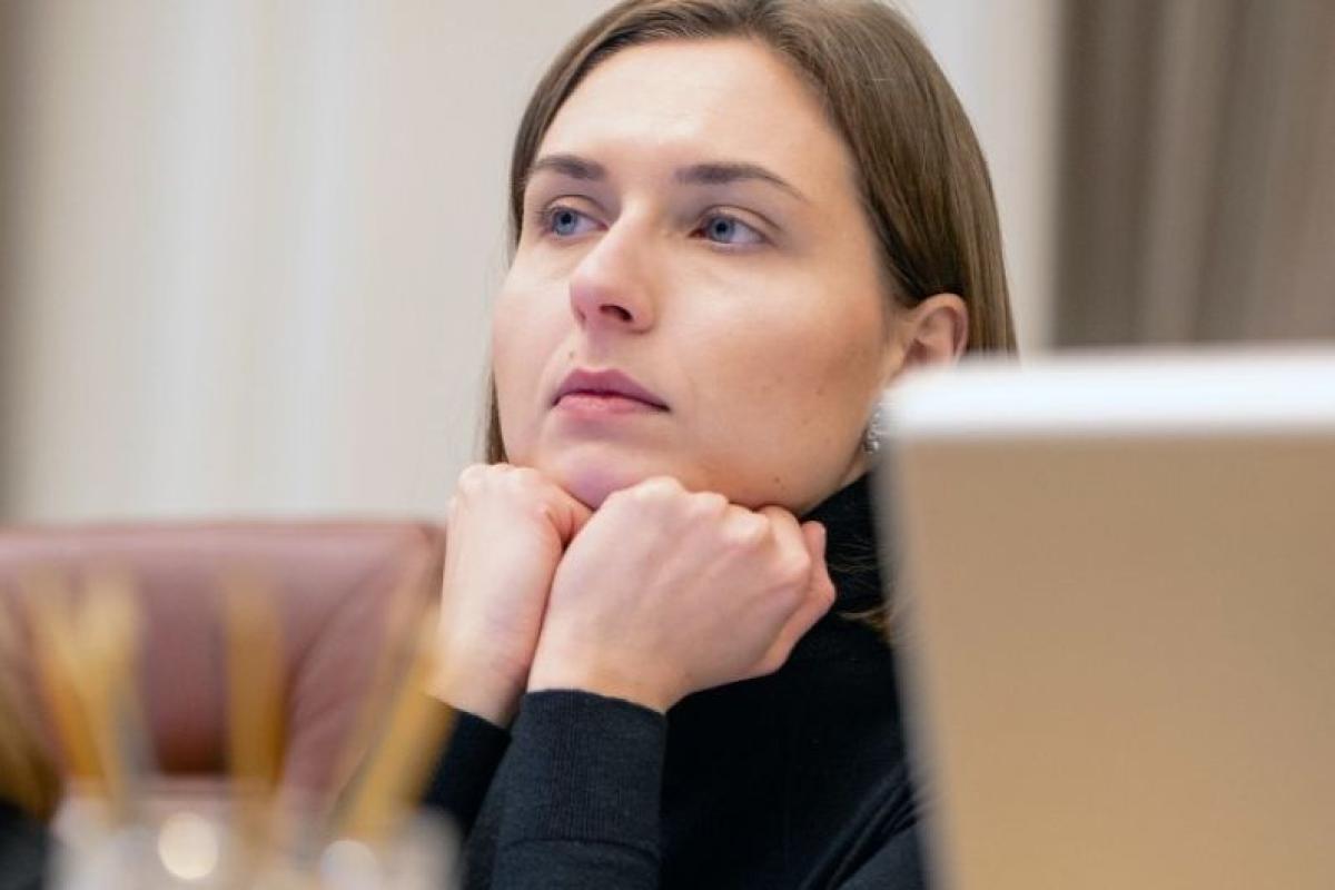 Министр образования Новосад пожаловалась на маленькую зарплату: сеть кипит гневом