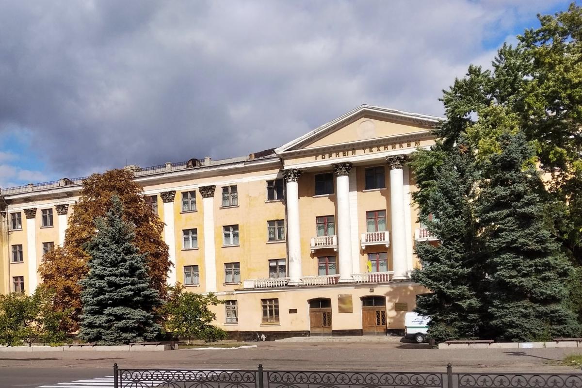 Директора Лисичанского горно-индустриального колледжа наказали за незадекларированный автомобиль Директора Лисичанского горно-индустриального колледжа наказали за незадекларированный автомобиль