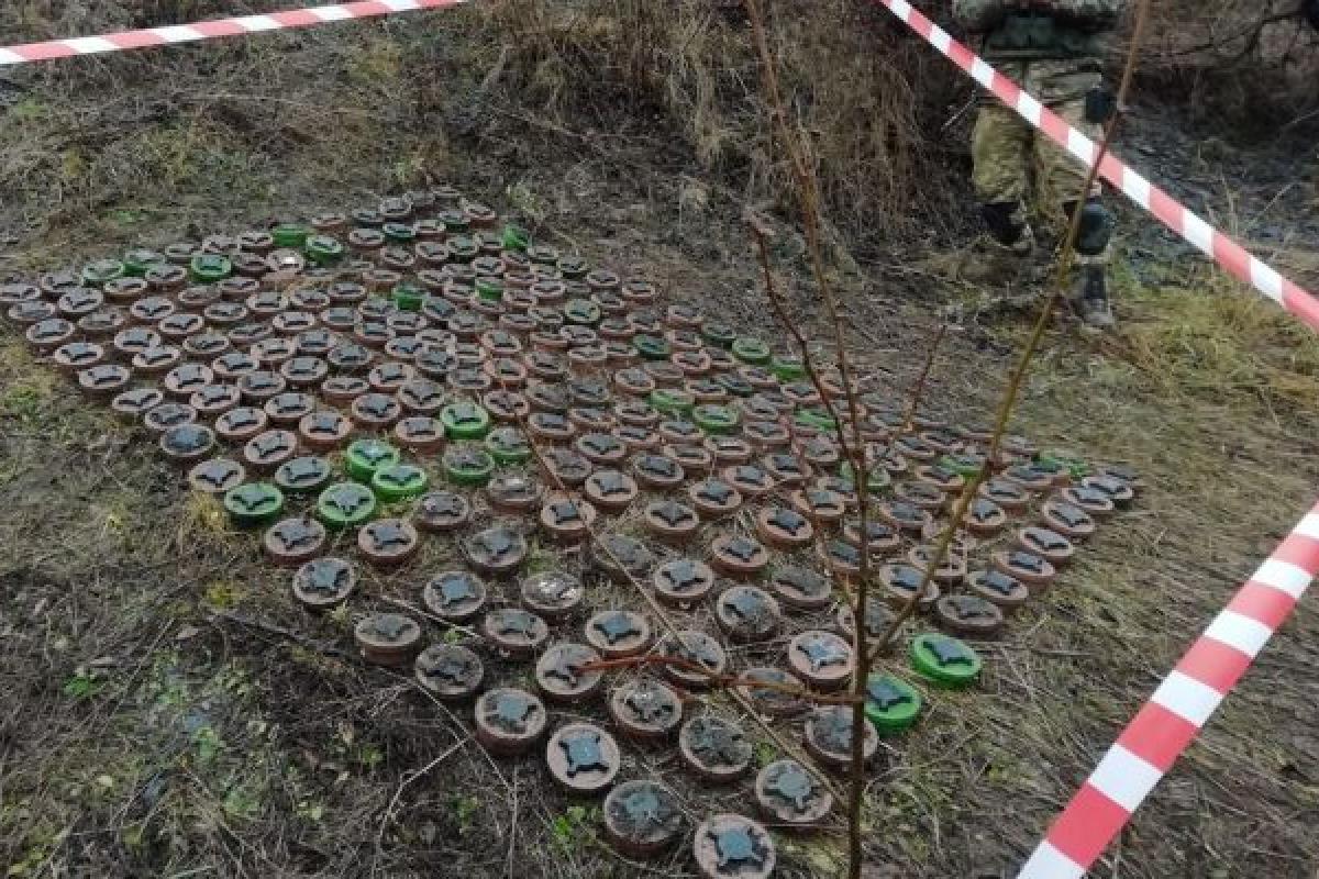 "Чудом никто не пострадал": В Орехово оккупанты установили 240 мин вблизи дорог и жилых домов "Чудом никто не пострадал": В Орехово оккупанты установили 240 мин вблизи дорог и жилых домов