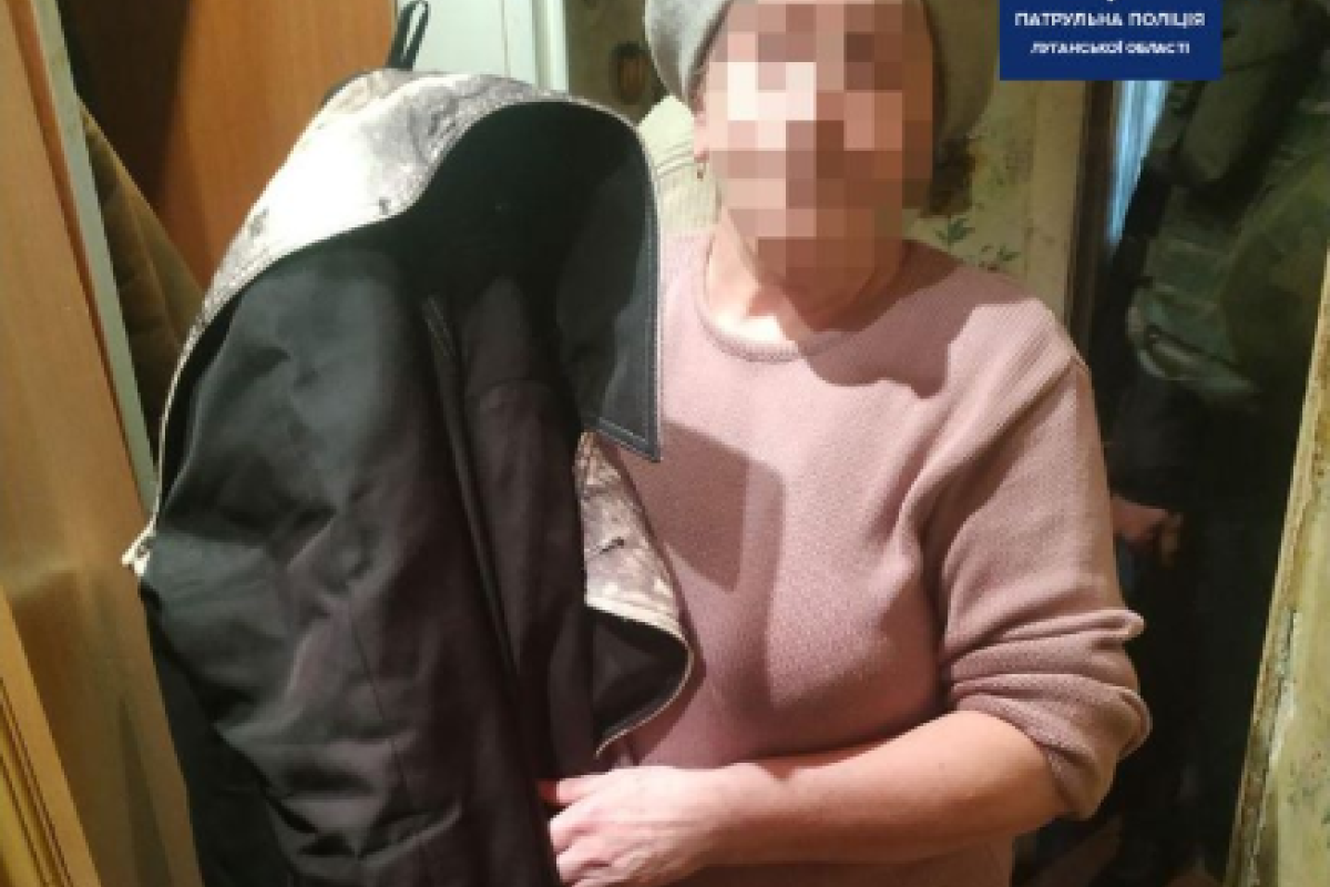 В Рубежном грабитель напал на женщину в подъезде и отобрал пальто В Рубежном грабитель напал на женщину в подъезде и отобрал пальто