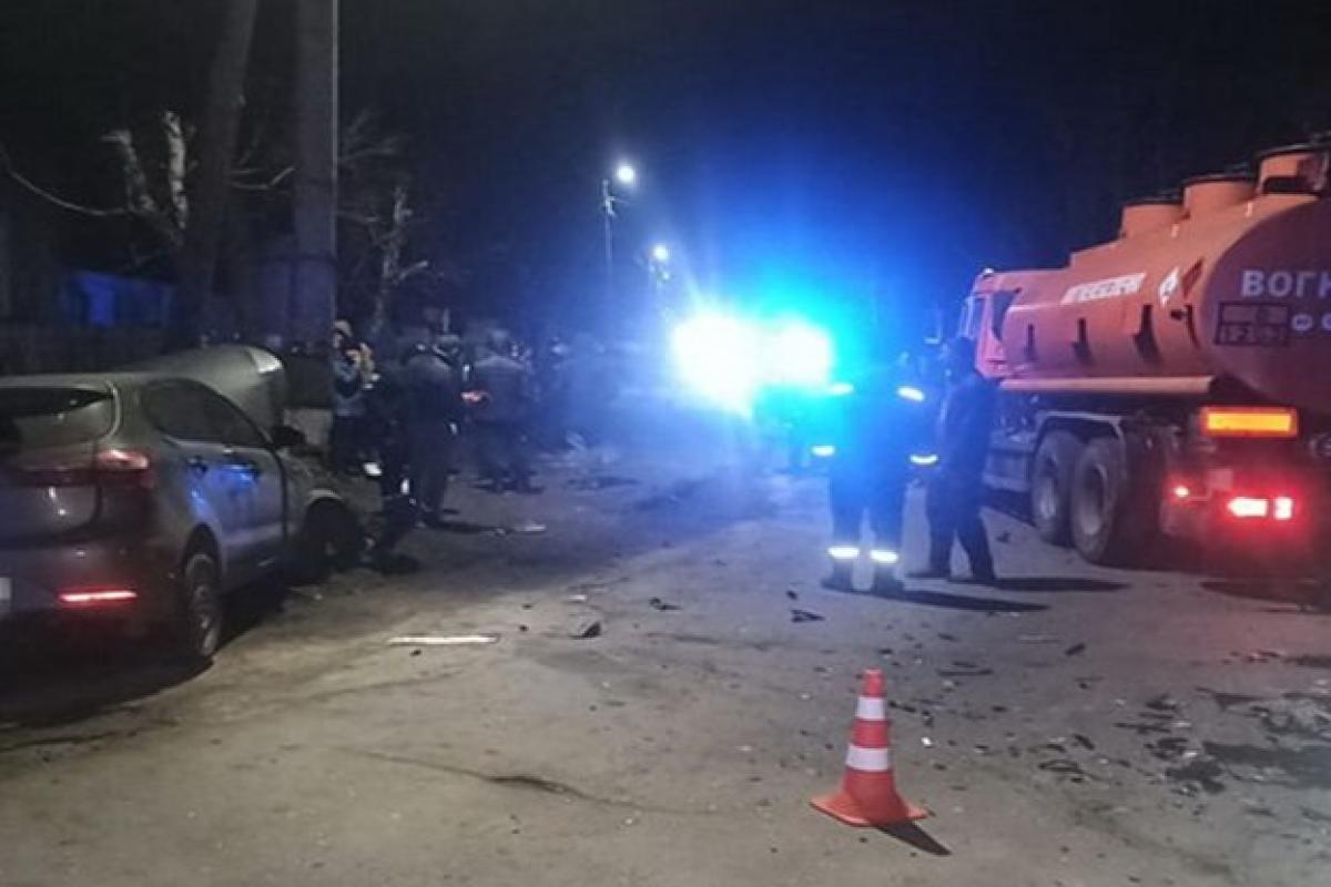 Влетел в грузовик и электроопору: В Сватово произошло ДТП Влетел в грузовик и электроопору: В Сватово произошло ДТП