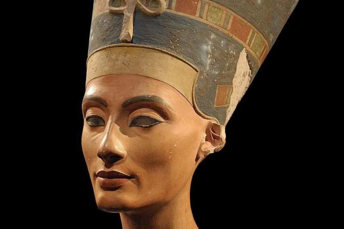 Археологи обнаружили возможное место захоронения Нефертити Археологи обнаружили возможное место захоронения Нефертити