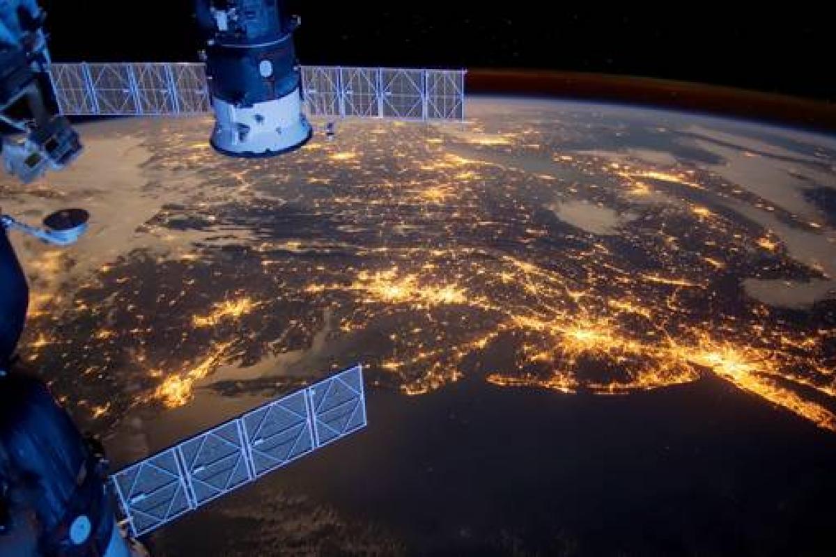 Сеть взбудоражила необычная "аномалия", которую засняла камера МКС Сеть взбудоражила необычная "аномалия", которую засняла камера МКС