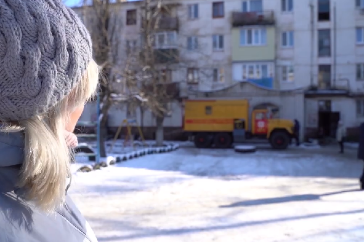 В Северодонецке из-за порыва теплосети затопило многоэтажку: спасатели сушили дом тепловыми пушками В Северодонецке из-за порыва теплосети затопило многоэтажку: спасатели сушили дом тепловыми пушками
