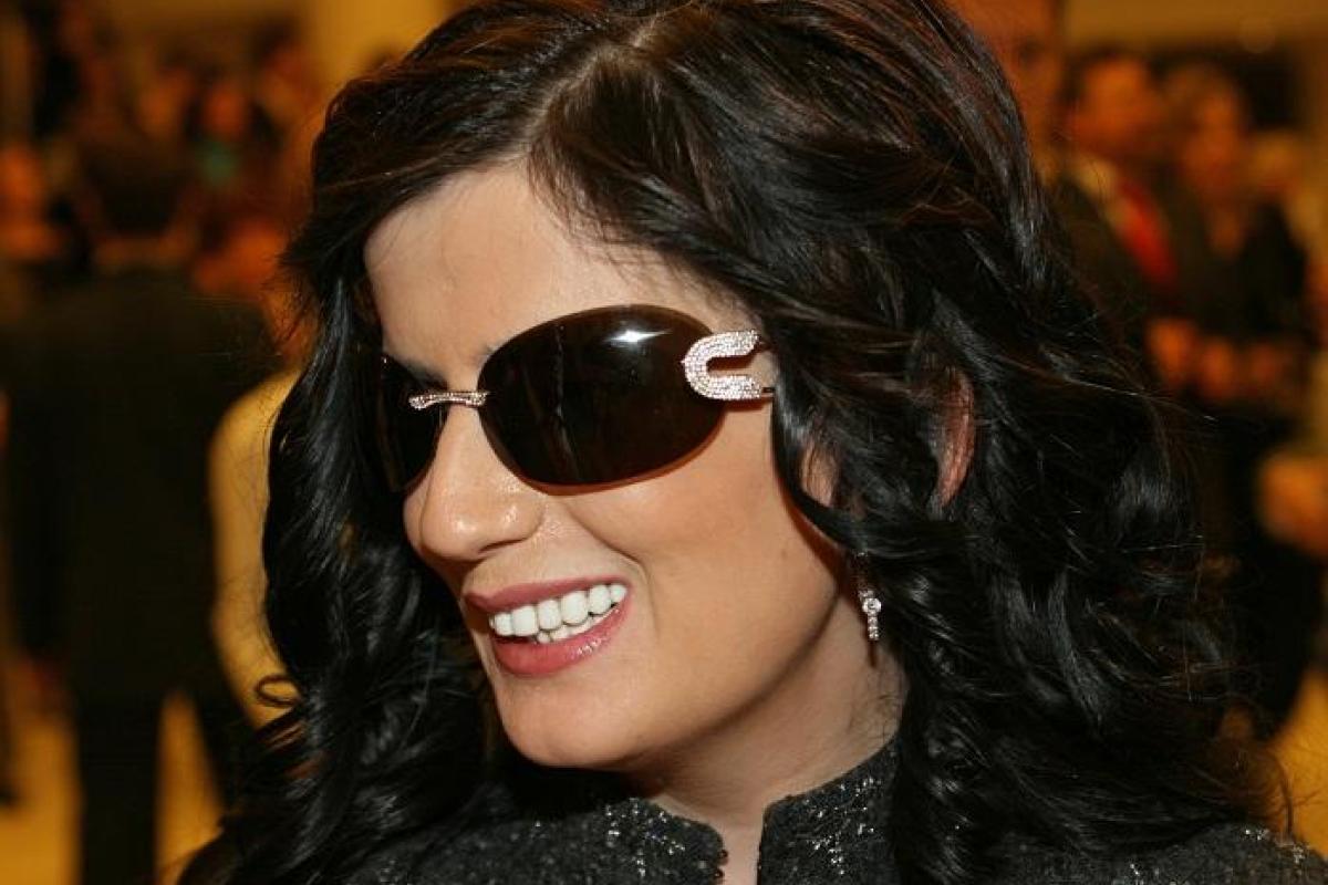 Незрячая Диана Гурцкая показала лицо без черных очков Незрячая Диана Гурцкая показала лицо без черных очков