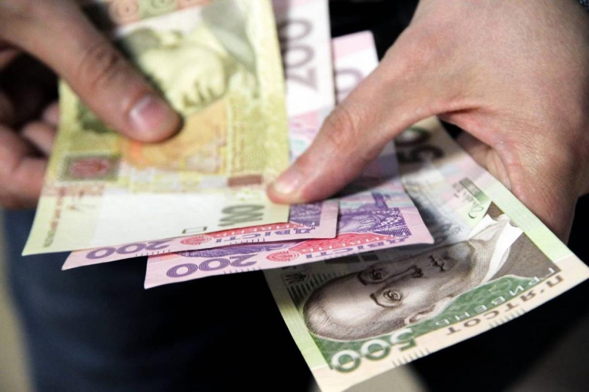 Дополнительная 1000 гривен и индексация пенсий: кто из украинцев получит помощь в период карантина