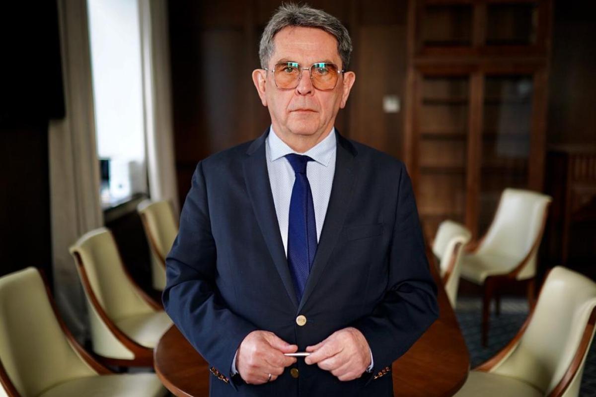 Емец обнародовал заявление в связи со своей отставкой