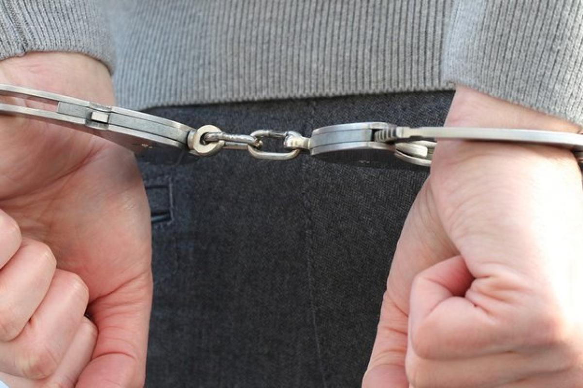 Пытали мужчину: Двум полицейским из Сватово грозит до 10 лет тюрьмы