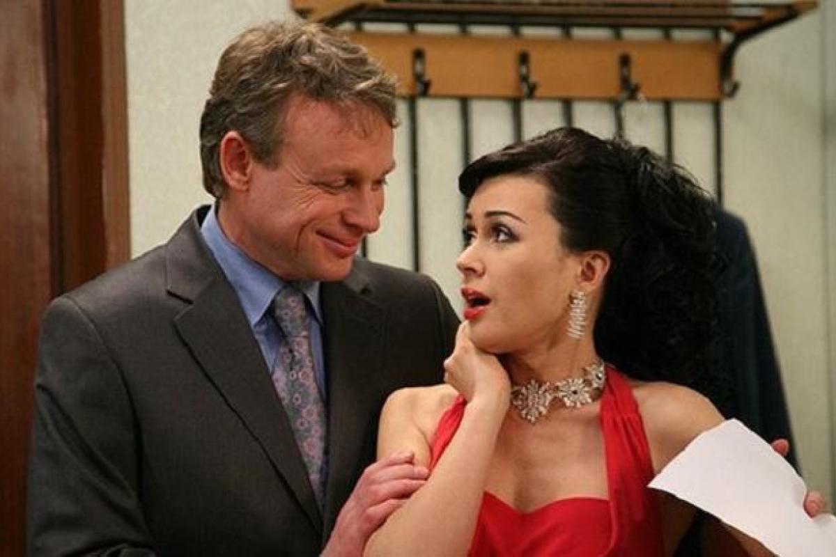 Жигунов начал встречаться с женщиной, похожей на Заворотнюк, как две капли воды