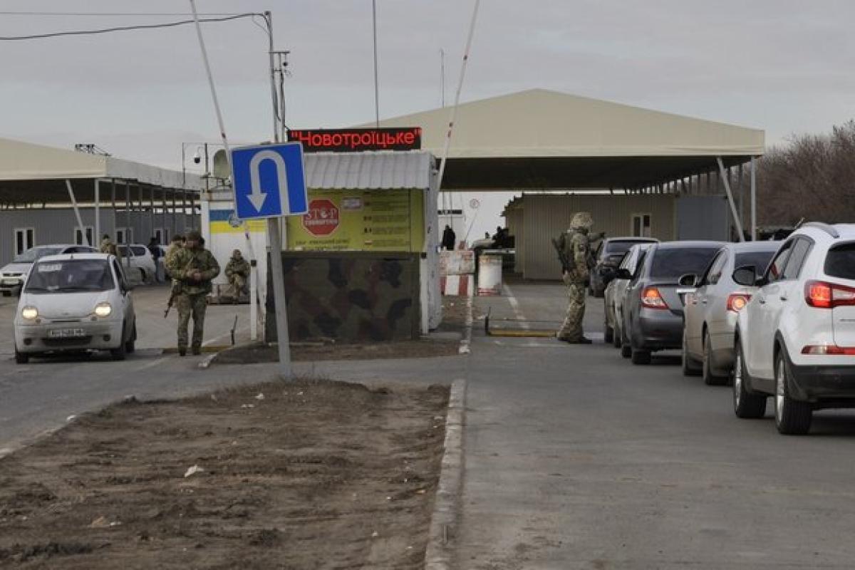 Распространение вируса: На Донбассе вводят временные ограничения по пересечению КПВВ Распространение вируса: На Донбассе вводят временные ограничения по пересечению КПВВ