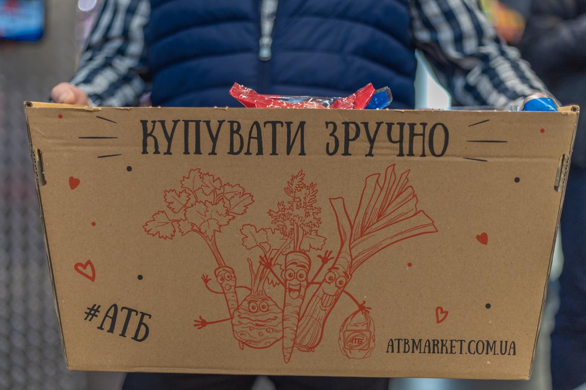 Картонные коробки вместо пакетов: украинская сеть супермаркетов внедряет новшество