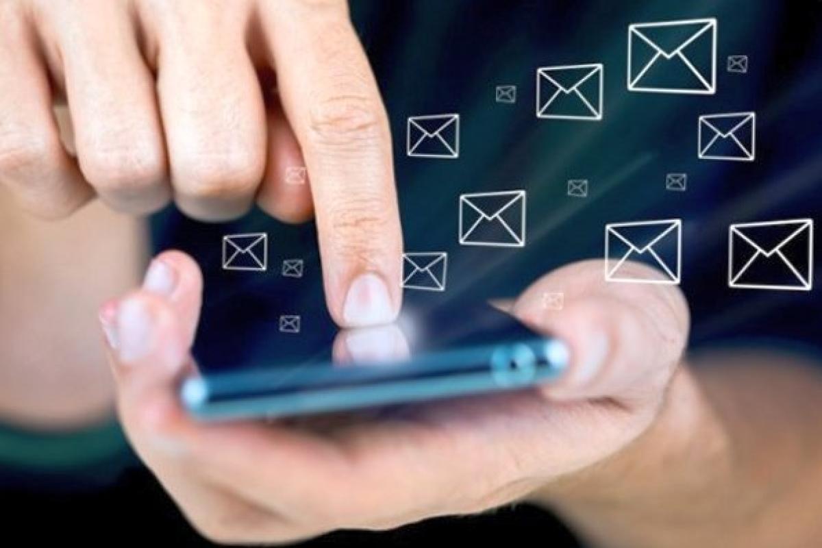 "Четкие инструкции": Правительство обещает рассылать украинцам СМС о коронавирусе "Четкие инструкции": Правительство обещает рассылать украинцам СМС о коронавирусе