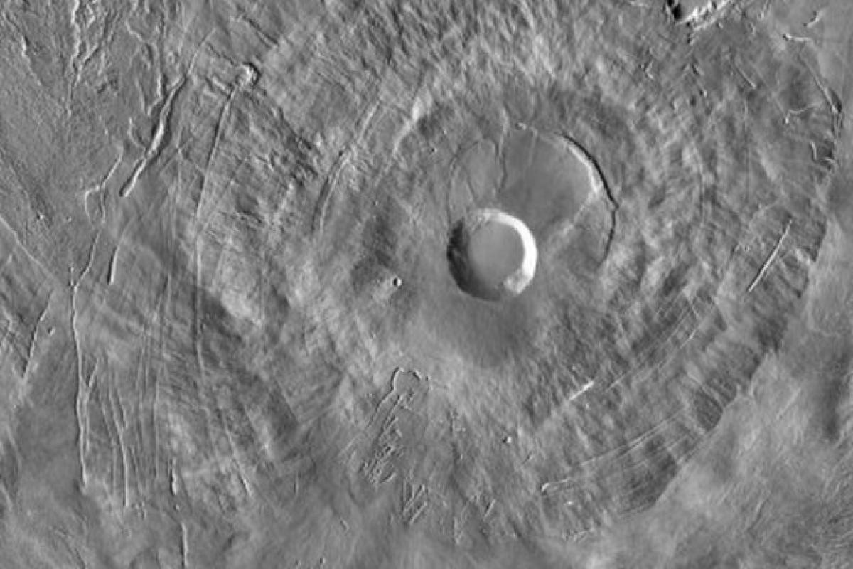 На Марсе обнаружили загадочное отверстие - NASA На Марсе обнаружили загадочное отверстие - NASA
