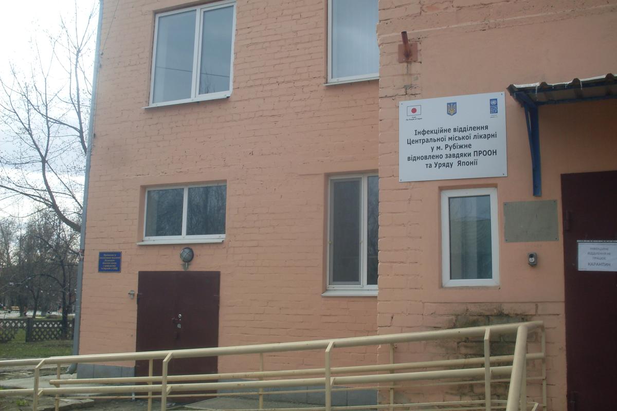 "Не поддавайтесь панике": Рубежанская ЦГБ полностью готова к приему больных COVID-19