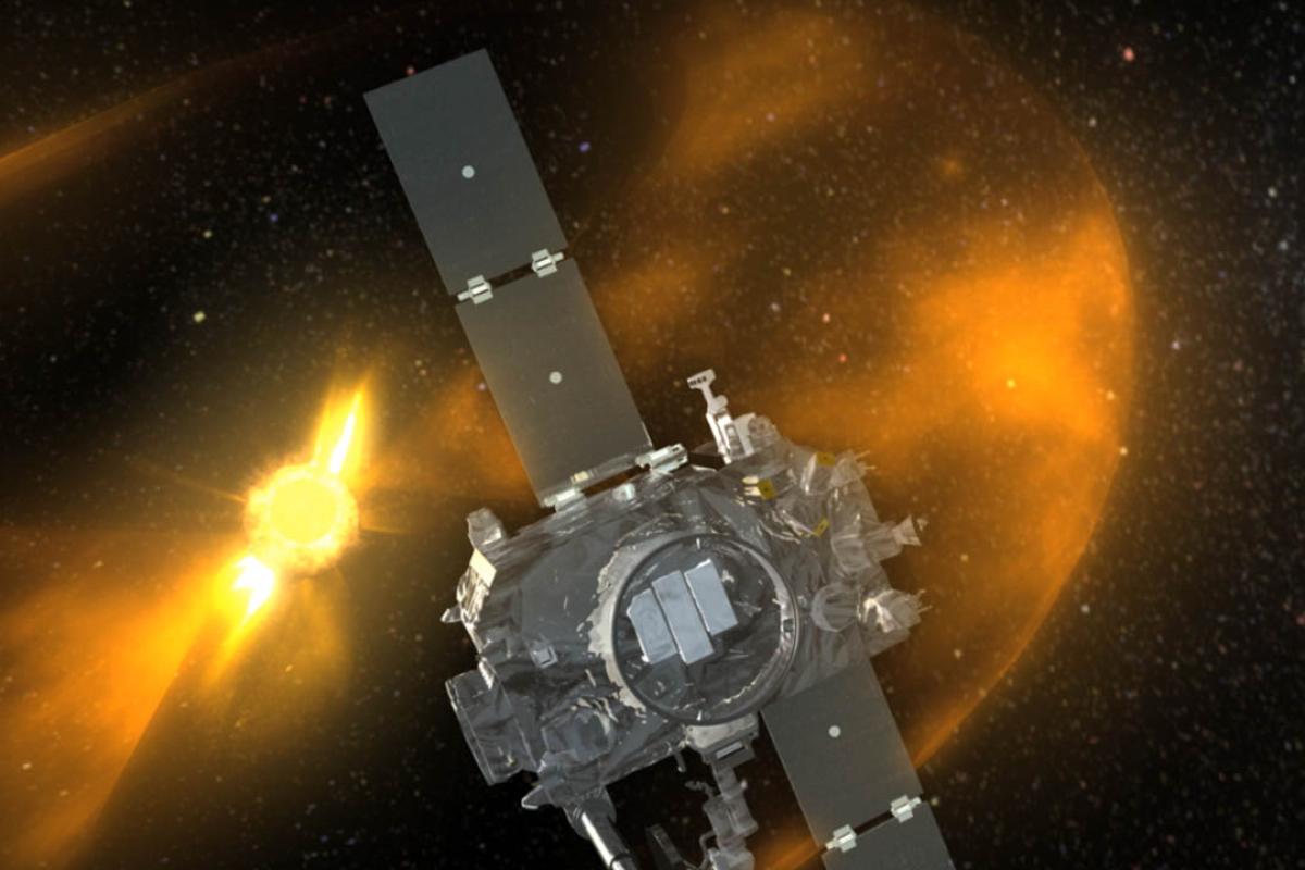 В NASA объяснили появление НЛО на своих снимках В NASA объяснили появление НЛО на своих снимках