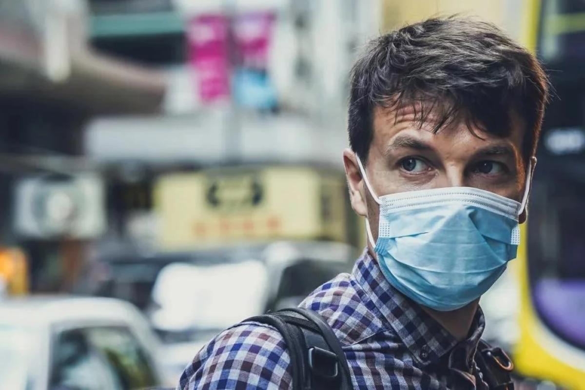 Можно ли ходить без маски по улице?: правительство обнародовало разъяснение новых запретов