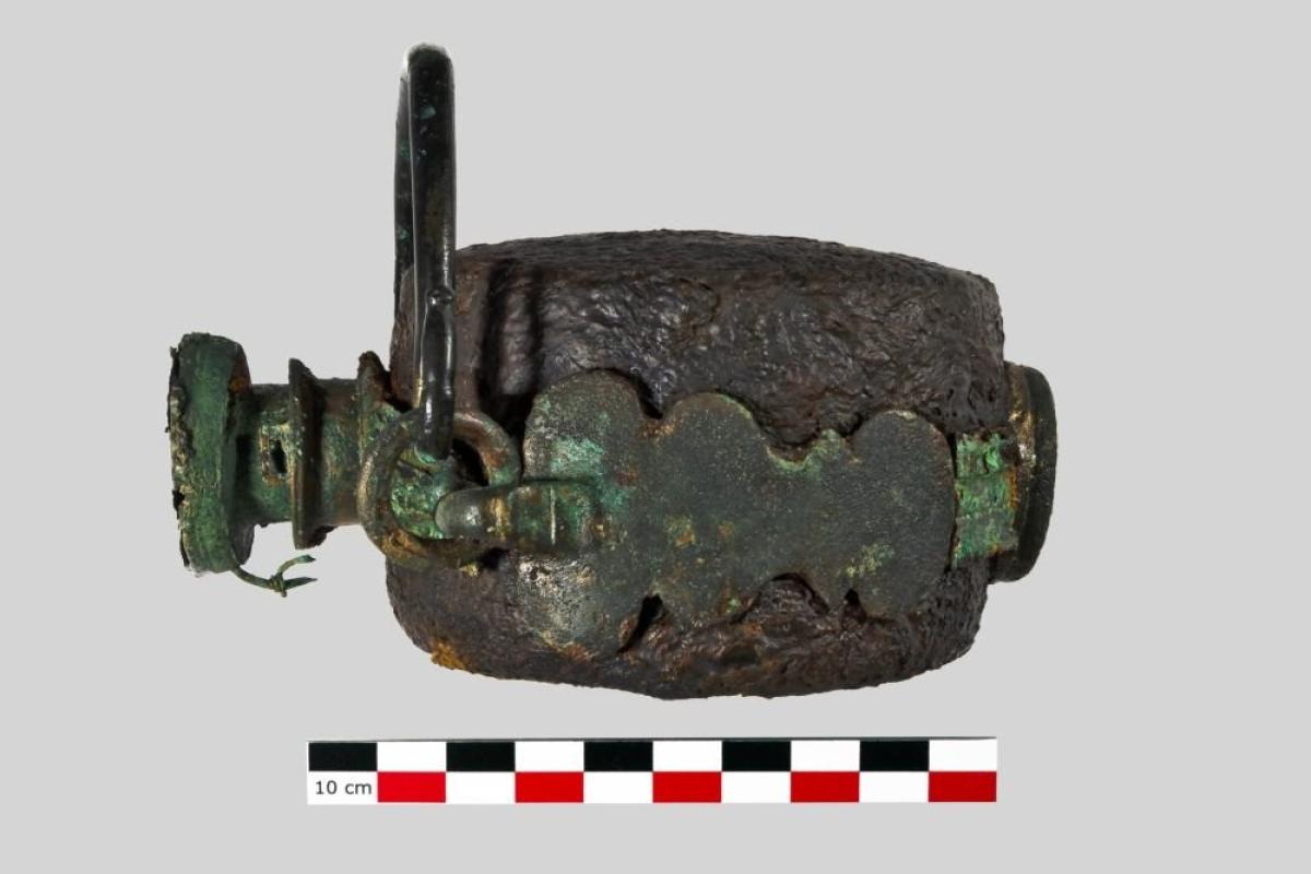 Археологи нашли флягу римского легионера с "загадочным зельем" Археологи нашли флягу римского легионера с "загадочным зельем"