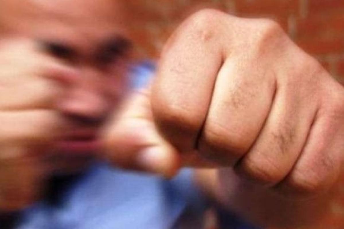 В Северодонецке пьяный пациент напал на 19-летнюю фельдшера скорой помощи В Северодонецке пьяный пациент напал на 19-летнюю фельдшера скорой помощи