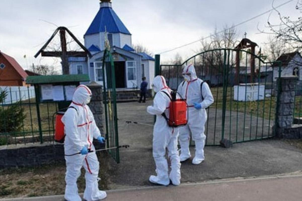 Пошла с температурой в церковь: подробности массового заражения коронавирусом в Закарпатье