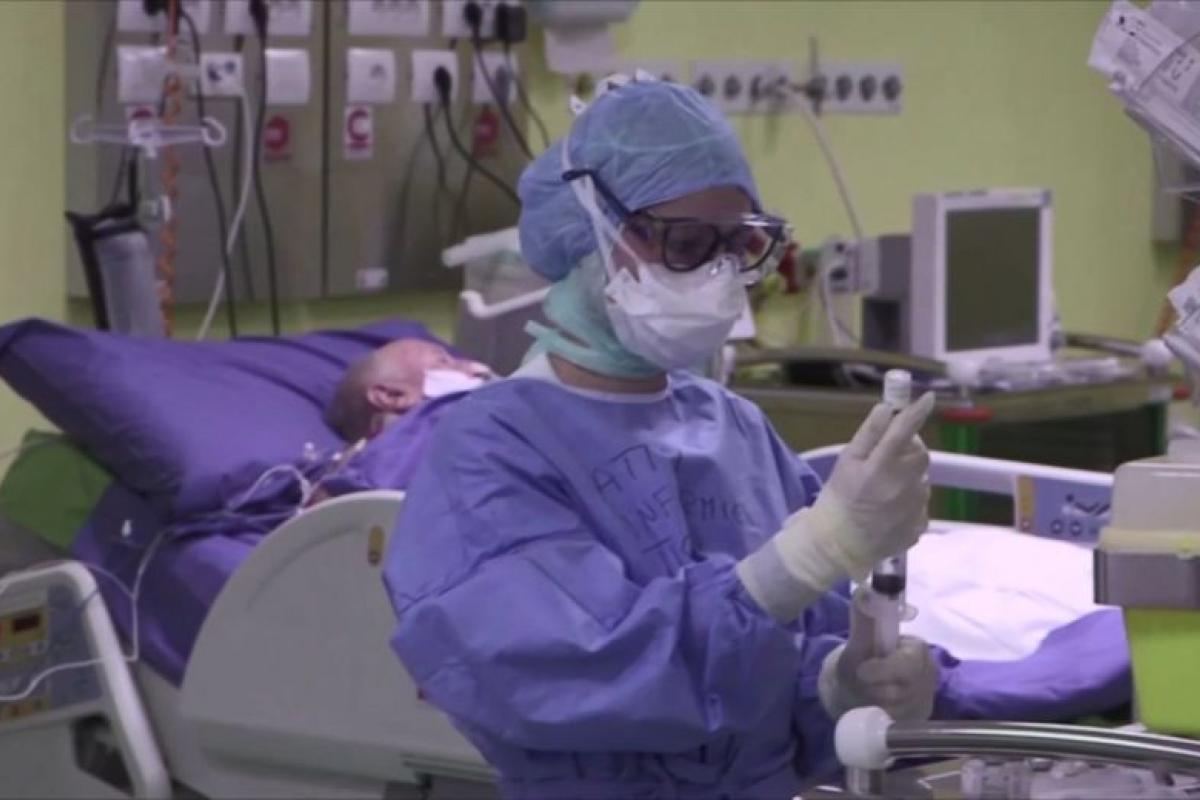 Более миллиона: Коронавирус нанес удар по США, Испании и не только