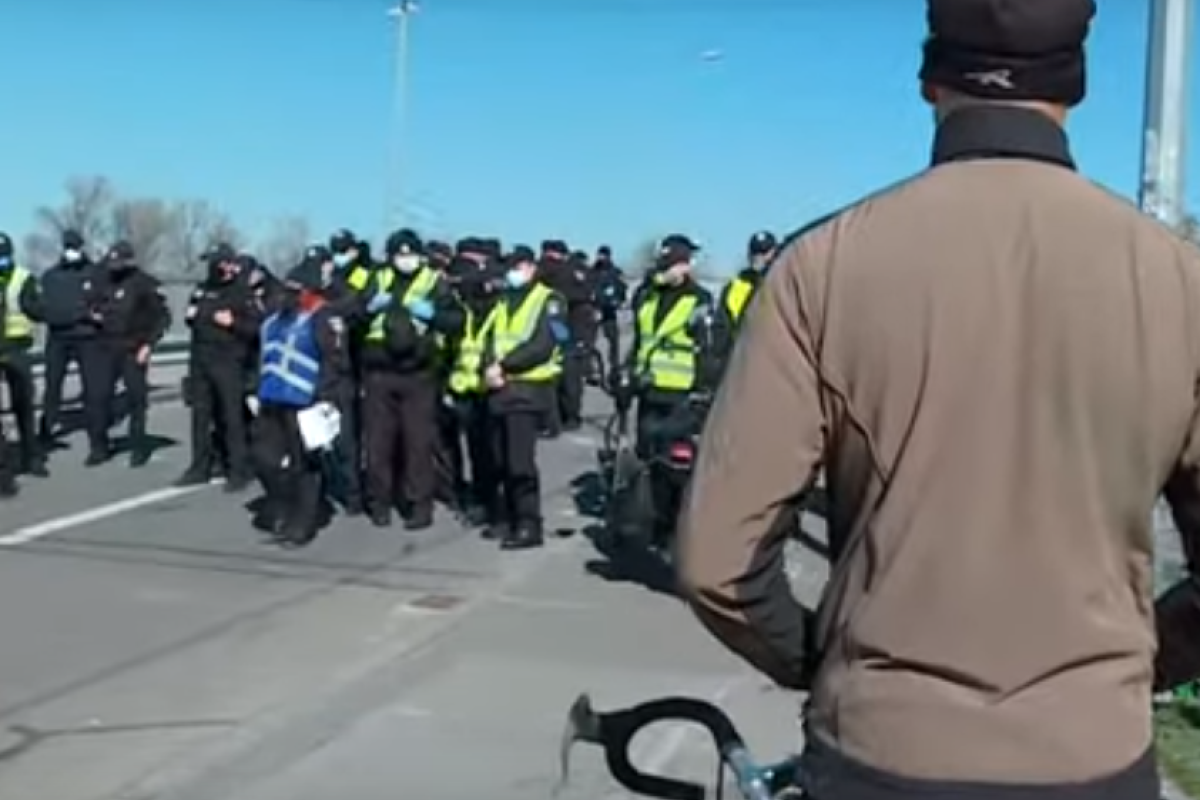 Ужесточение карантина: В киевском Гидропарке произошел конфликт между полицией и "качками"